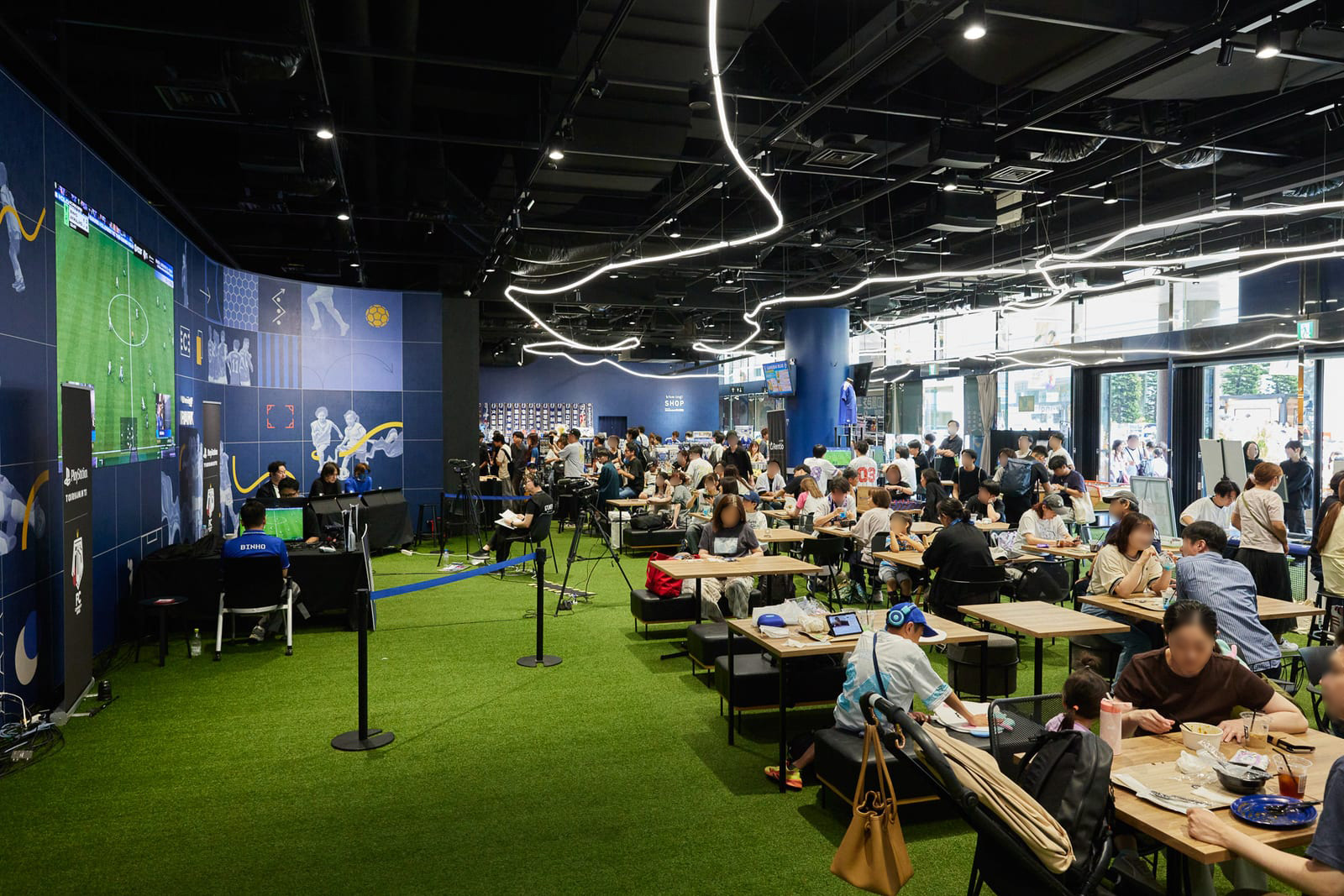 FCS26 Asia Summer Final の会場（JFAサッカー文化創造拠点 blue-ing!）の様子